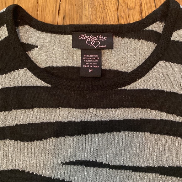 Ladies Black and Silver Tiger Stripe Sweater Size Medium - Picture 2 of 3
